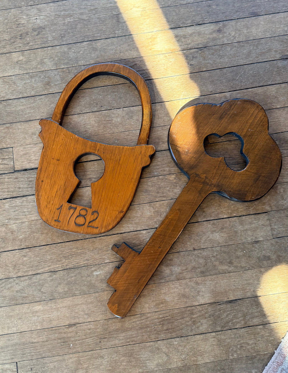 Giant Lock & Key 1782 Carved Decor