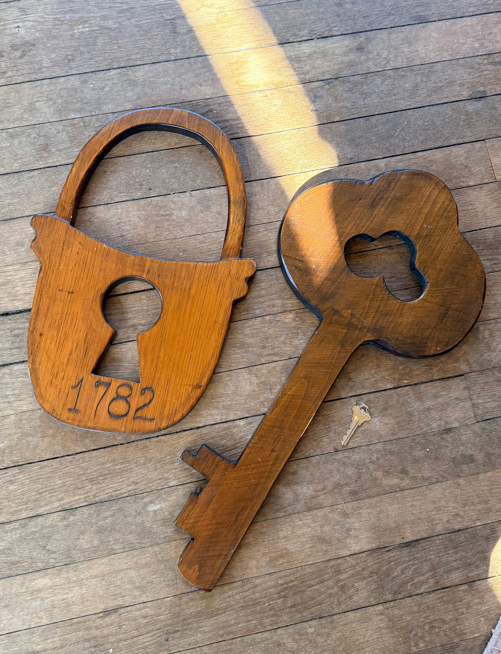 Giant Lock & Key 1782 Carved Decor