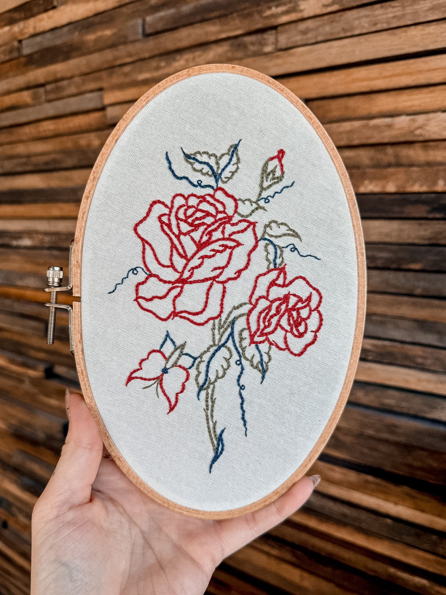 Roses Oval Hoop 7"